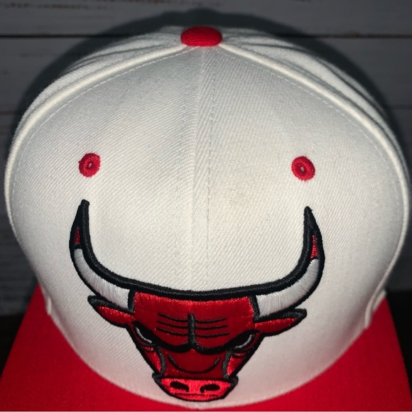 Chicago Bulls Mitchell & Ness Embroidered Fitted 7 5/8 Hat Cap - Picture 6 of 12